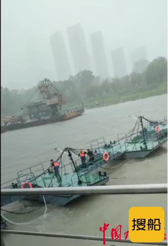 长江武汉航道工程局职工见义勇为 救起一落水男子