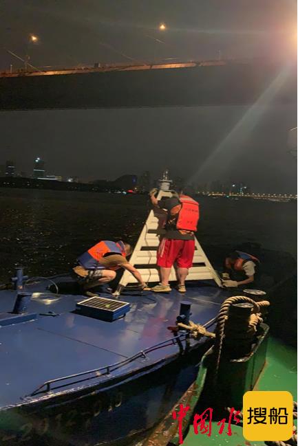 勇斗风浪 武汉航道处护航保畅