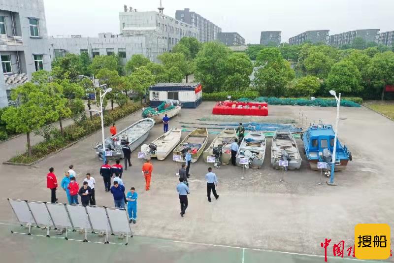企业职工走进警营 零距离了解长江大保护