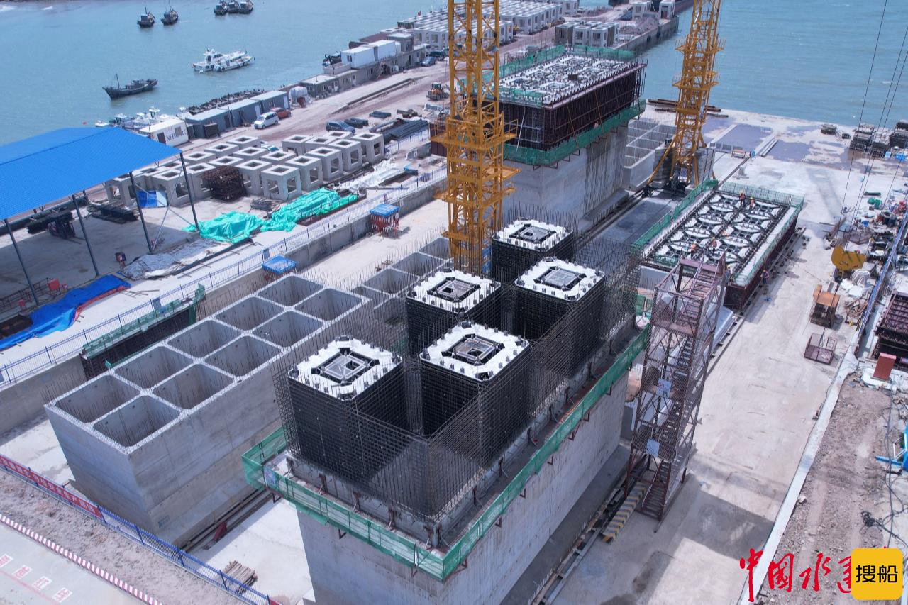 首个沉箱浇筑完成!中建筑港承建大洋钻探船基地建设进入快车道