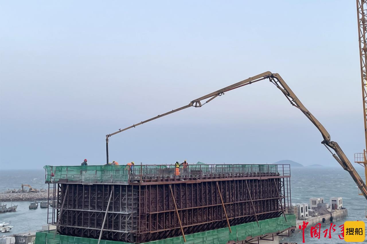首个沉箱浇筑完成！中建筑港承建大洋钻探船基地建设进入快车道