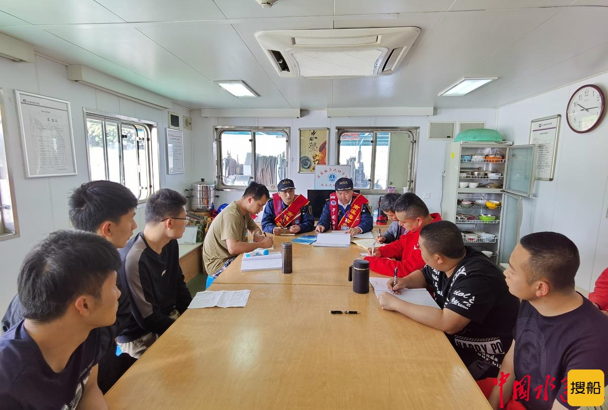 长江四川段现特枯水情 长航四川区域成员单位携手应对服务港航企业