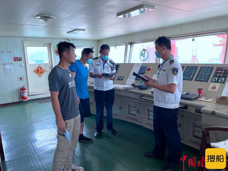 漳州龙海海事处开展船舶安全配员和船员服务资历集中检查