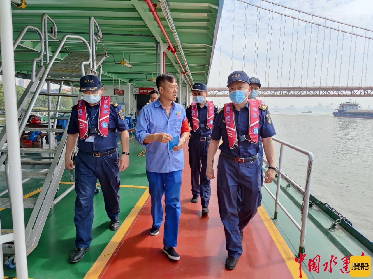 安全生产月首日 武汉港区海事处开展“微调查”“微服务”活动