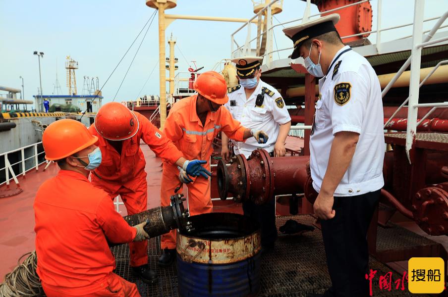 连云港海事借力安全生产月严查危险品船舶运输安全