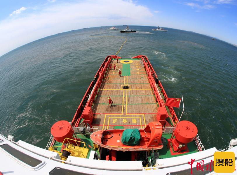 河北海域举行“陆海空天”一体化船舶溢油应急演习