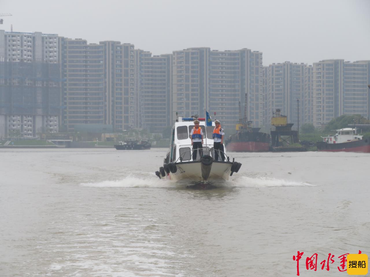 宁波:“高考护航队”守护“静”环境