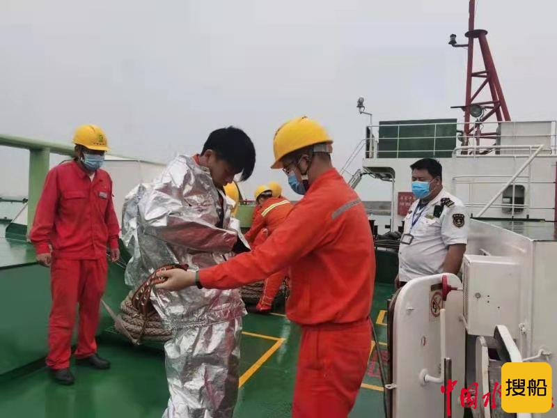 日照岚山海事处对辖区拖轮开展开放式集中“体检”