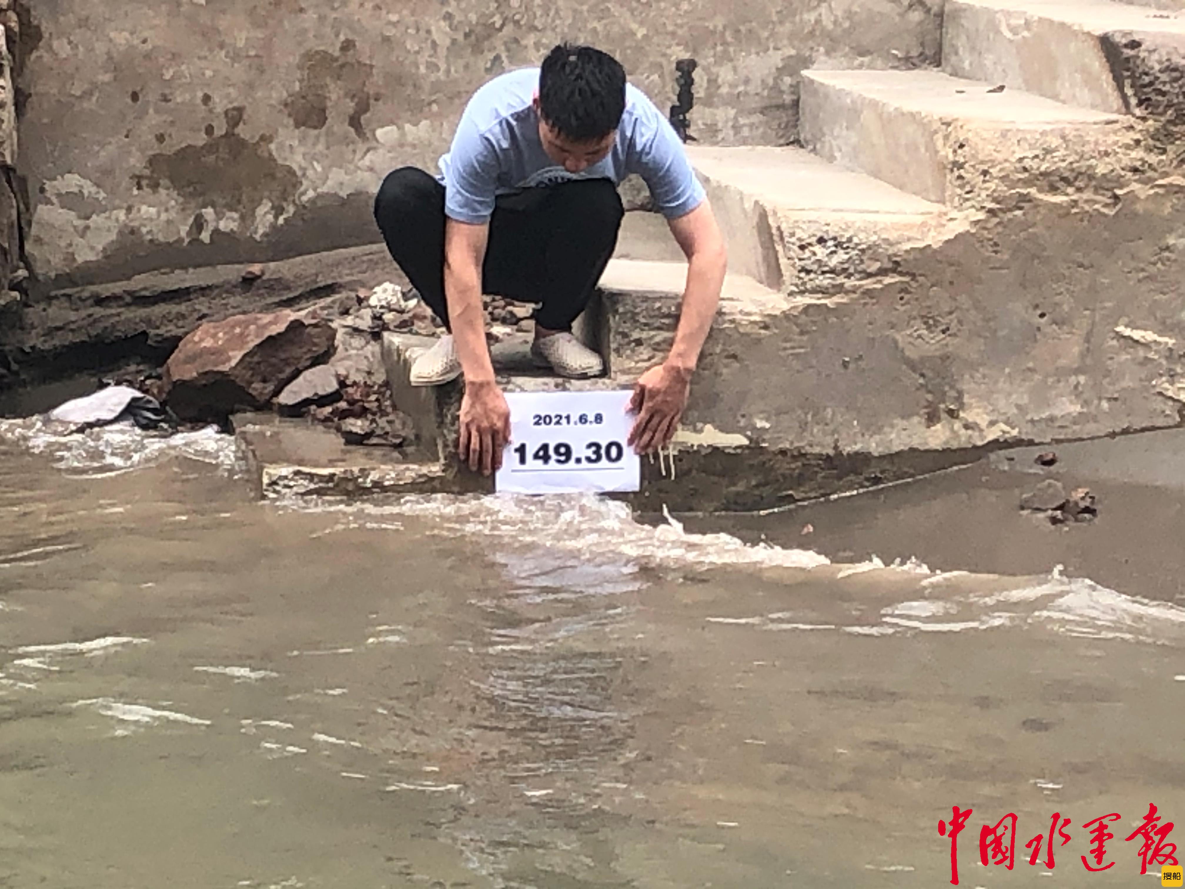 王家滩水情告急 涪陵航道增设航标确保通航安全