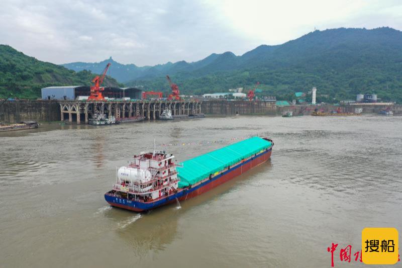 “新长江26007”轮的“绿”皮书 —国内首艘油气电混合动力内河船高效运营一周年