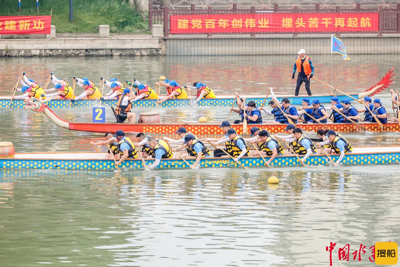 南京市交通综合执法局五支队护航龙舟赛事