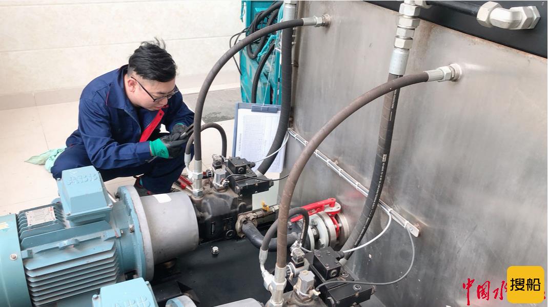 连云港市内河航道交通船闸端午假期学史力行保安畅