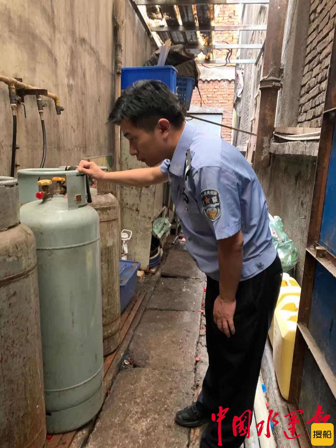 长江航运公安局黄石分局所队联合深入辖区开展消防安全大检查