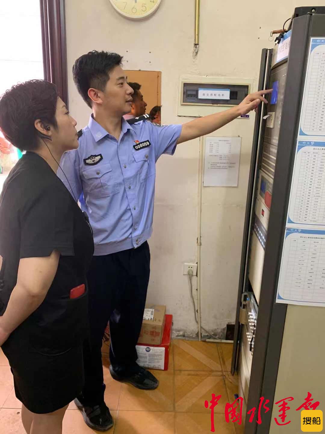 长江航运公安局黄石分局所队联合深入辖区开展消防安全大检查