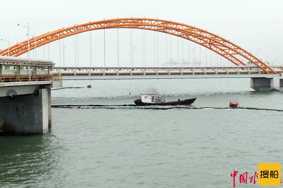 日照海事现场指导原油码头开展溢油应急演练