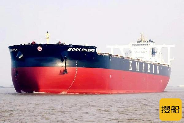 扬子鑫福32.5万吨系列超大型矿砂船首制船命名交付