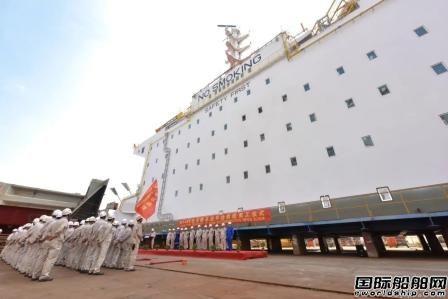 外高桥海工建造H1498船生活楼总段平台阶段完工