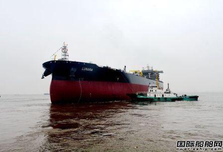 新时代造船两艘110000吨油船顺利下水