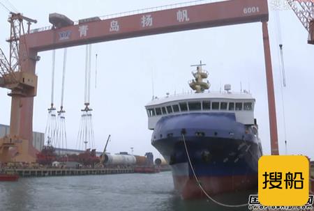 国内首艘智能航行集装箱船顺利出坞