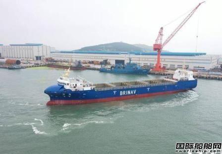 国内首艘智能航行集装箱船顺利出坞