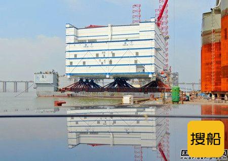 振华重工建造世界最大海上换流站发运