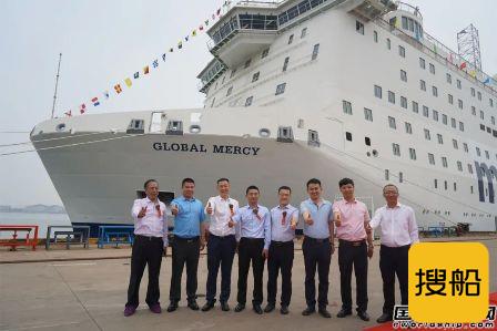 港船重工建造全球最大民用医院船离厂远航
