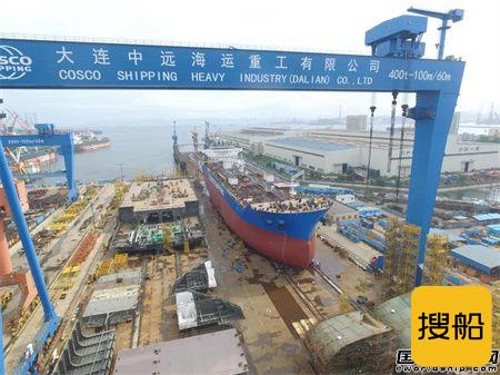 大连中远海运重工49900吨油轮2号船下水