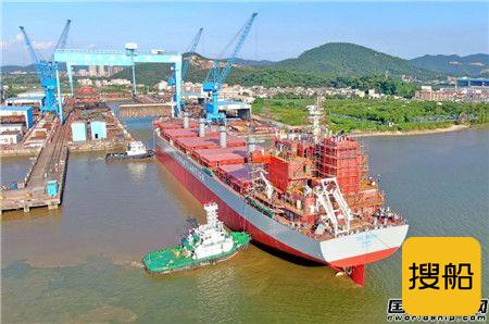 江门南洋船舶40000吨散货船JNS181顺利出坞
