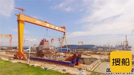 振华重工建造全球最大打桩船下水