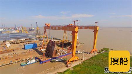振华重工建造全球最大打桩船下水
