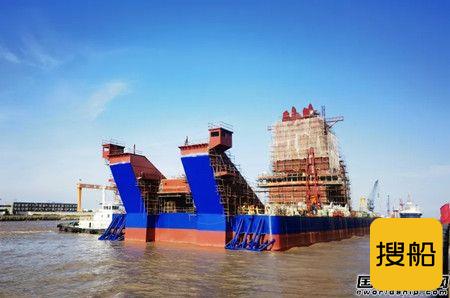 振华重工建造全球最大打桩船下水