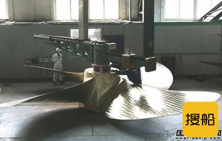 大连船推提前交付广船国际首套12万吨双燃料油轮螺旋桨,