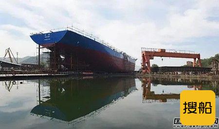 川船重工建造13800吨不锈钢化学品船首制船下水