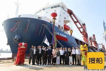 沪东中华为中船租赁建造第4艘13000T重吊船命名交付