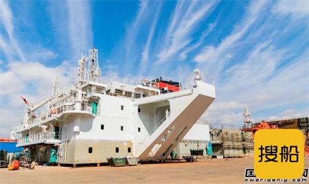  舟山中远海运重工15.4万吨穿梭油轮N786完成主机吊装节点,