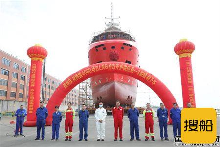 武船集团两型4000马力LNG动力守护供应船下水