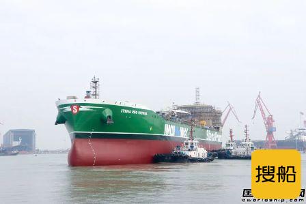 广船国际建造中国首艘甲醇双燃料船出坞下水,