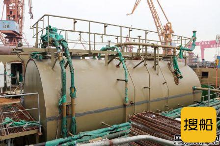 广船国际建造中国首艘甲醇双燃料船出坞下水,