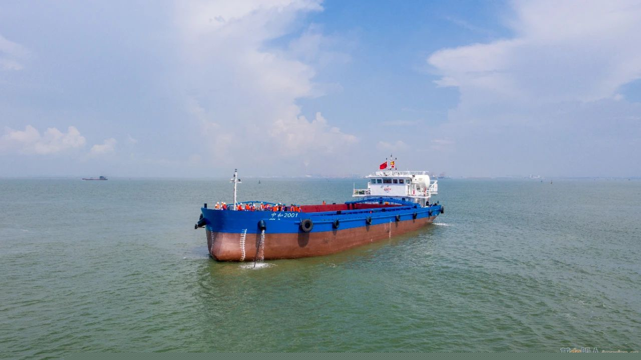 中船广西“绿色珠江”工程首制船“达峰3001”“中和2001”在广州交付