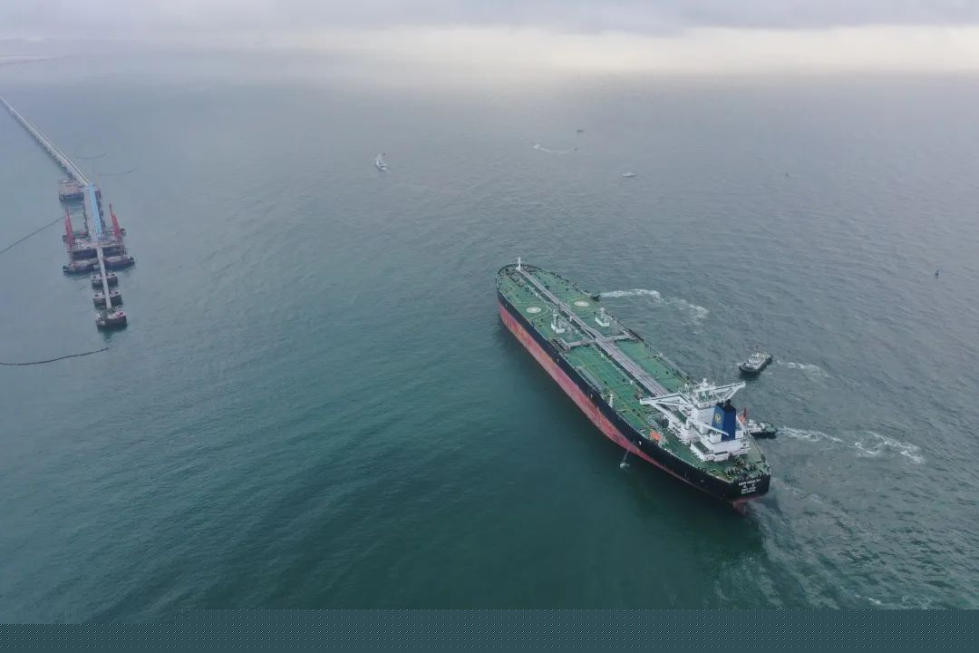 北部湾港30万吨级油码头投产试运营