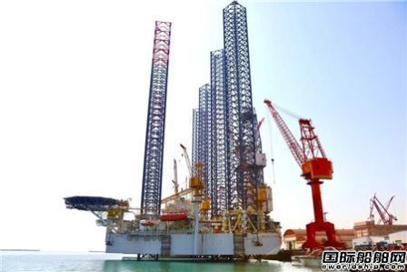大连中远海运重工建造自升式钻井平台“国裕”号交付离厂,