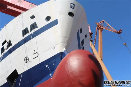芜湖造船厂7000吨冰级滚吊船2号船顺利下水