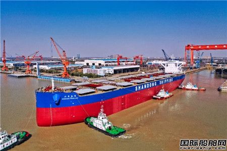  扬州中远海运重工一艘21万吨散货船顺利出坞,