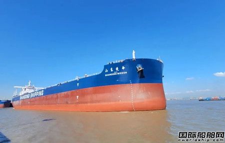 外高桥造船两艘21万吨散货船相继试航凯旋,