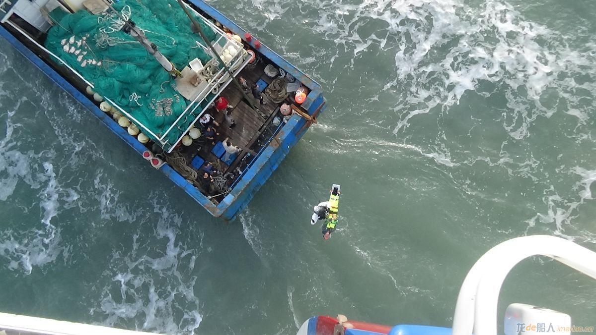 船员被锚击伤，东海救助局用直升机40分钟将其送至瑞金医院
