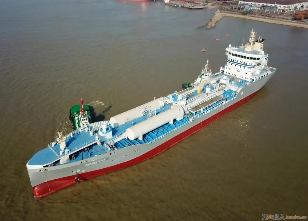 商工业扬州金陵15000吨双燃料化学品船试航凯旋
