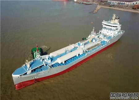  上海蓝魂LNG双燃料化学品船供气系统成功随船交付,