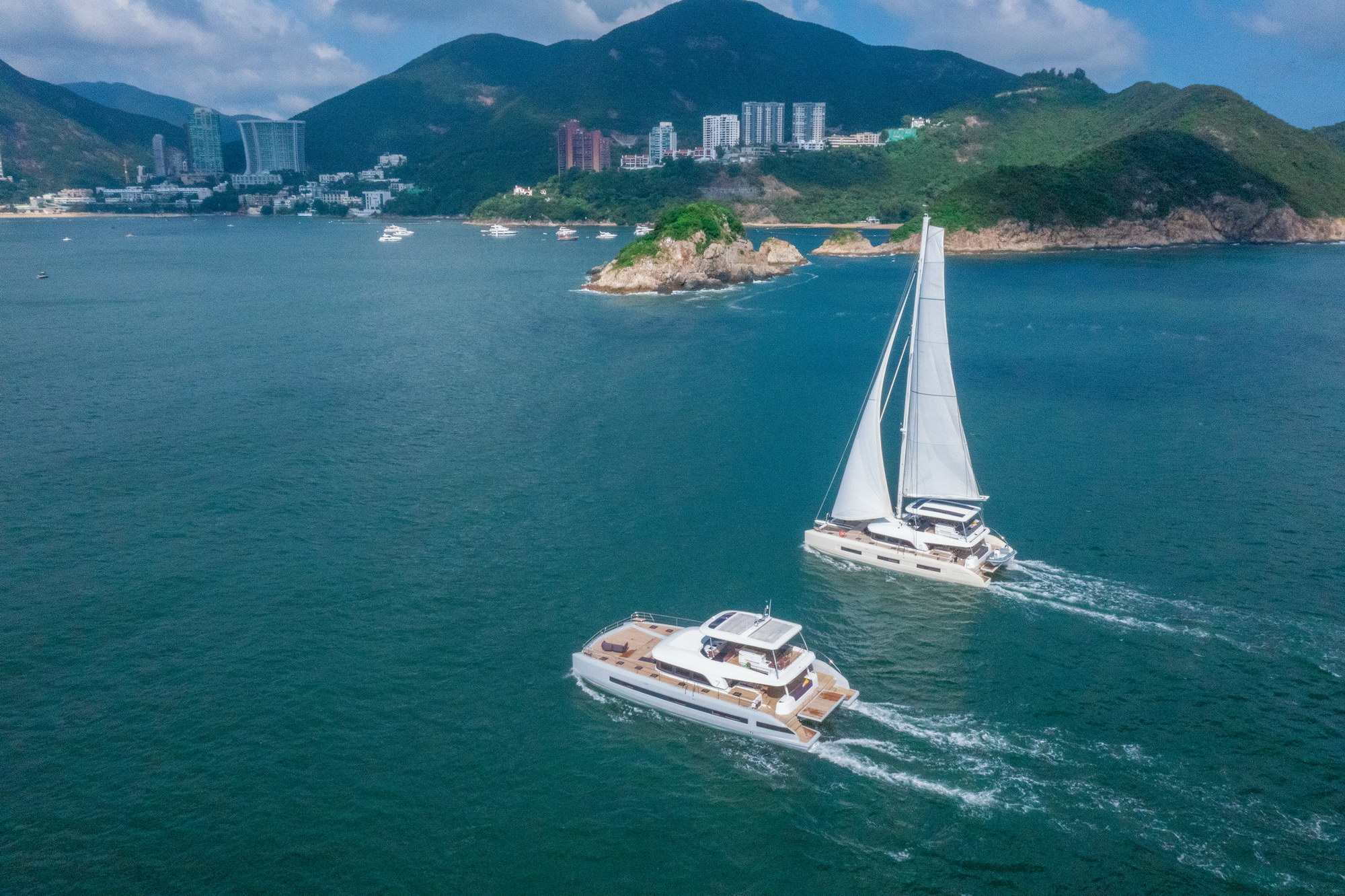 蓝高67和蓝高65邂逅于香江，感受慵懒惬意的航海生活