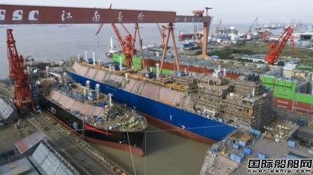  沪东中华首次实现2艘LNG整船同日出坞,