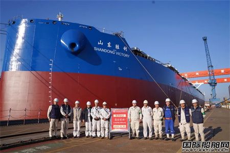  扬州中远海运重工一艘21万吨散货船顺利出坞,